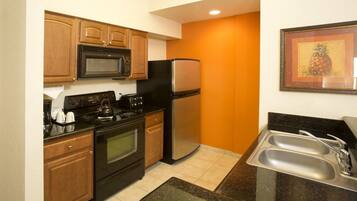 冰箱、微波炉、烤箱、炉灶