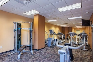 Fitness facility - 2 Bedroom /2 Bathroom Condo near Disney-Balcony-EV Charging-Free Parking (Orlando)