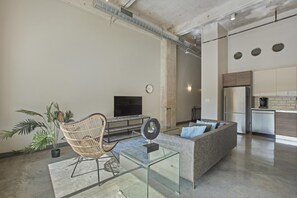 Room - Convention Center Touchless 1bd In Downtown (Dallas)