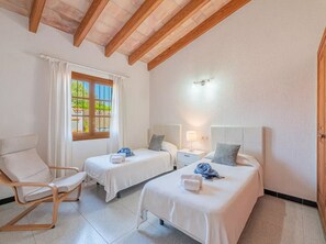 2 bedrooms, in-room safe, iron/ironing board, free WiFi