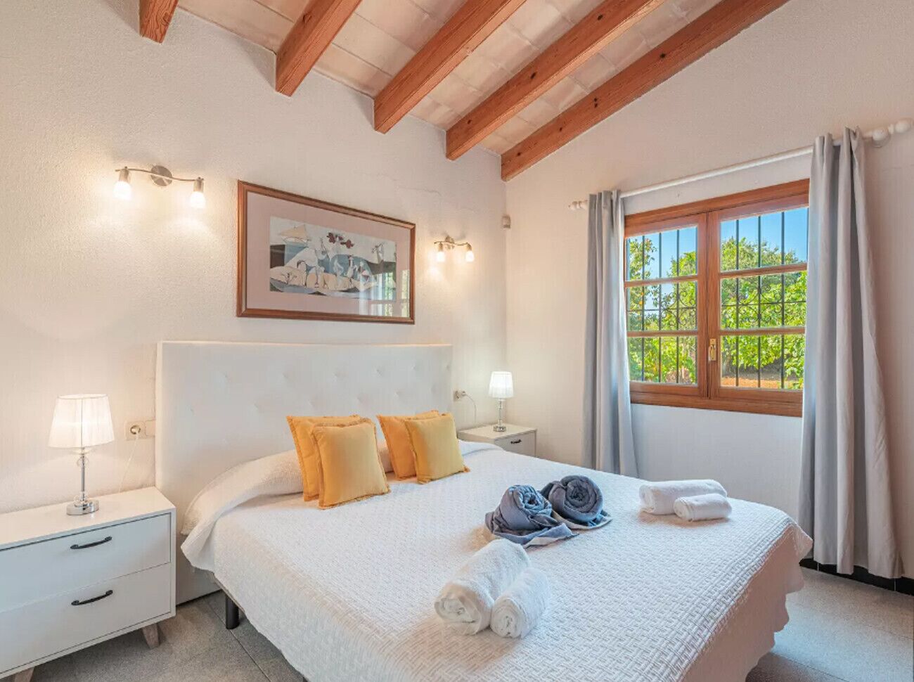 2 bedrooms, in-room safe, iron/ironing board, free WiFi