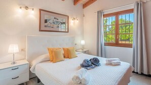 3 chambres, coffres-forts dans les chambres, fer et planche à repasser