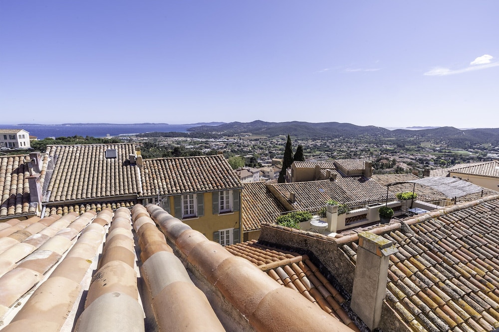 Bright 29m ² with nice view in Bormes-les-mimosas