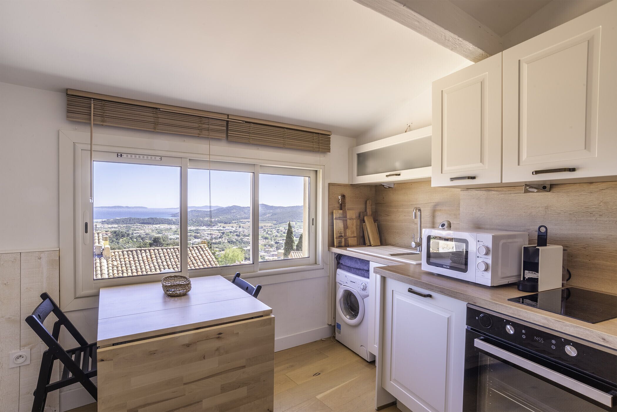 Bright 29m ² with nice view in Bormes-les-mimosas