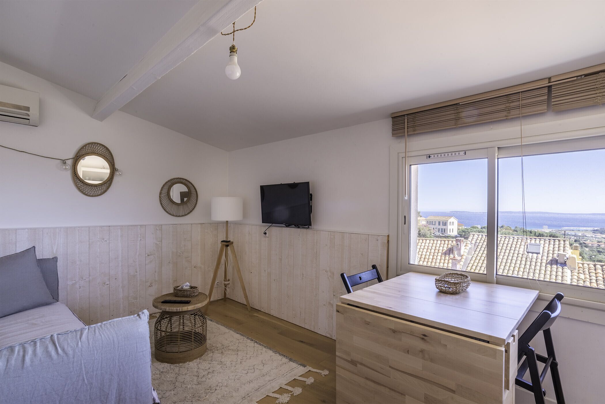 Bright 29m ² with nice view in Bormes-les-mimosas