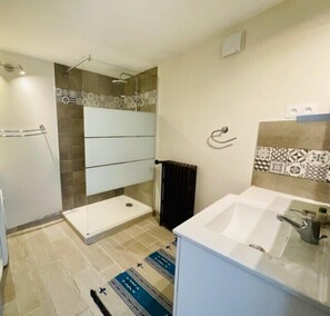 Hårføner og håndklær