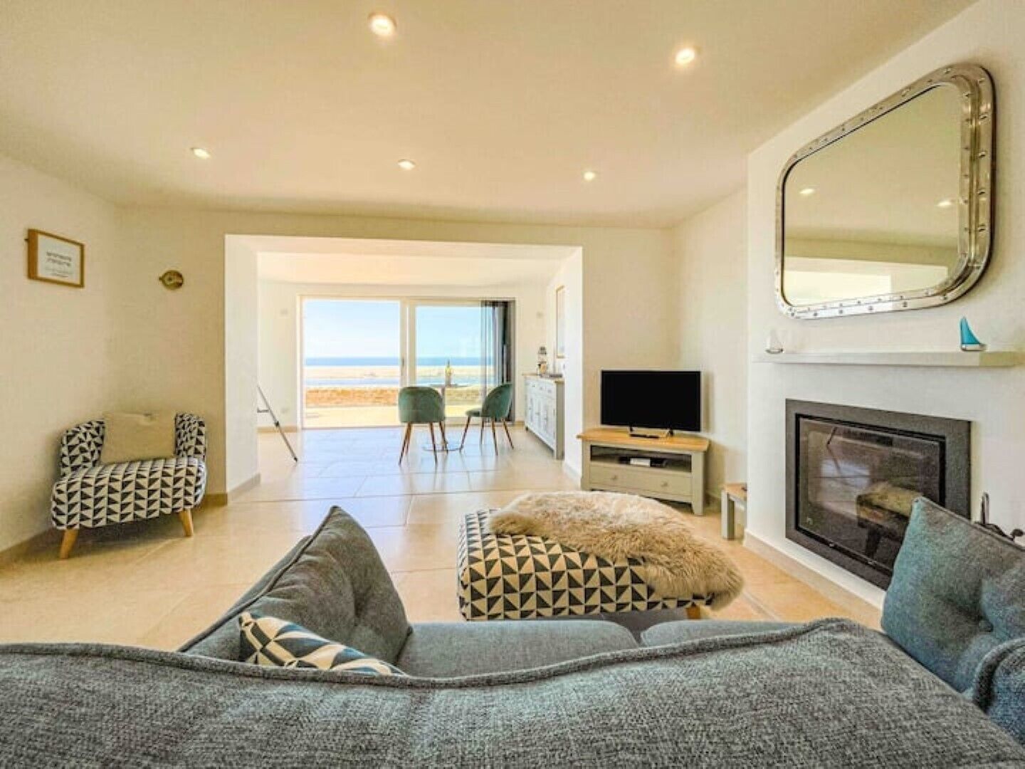 Coastguards Retreat - Luxury, coastal, sea views