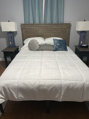 2 habitaciones, escritorio, tabla de planchar con plancha y wifi 