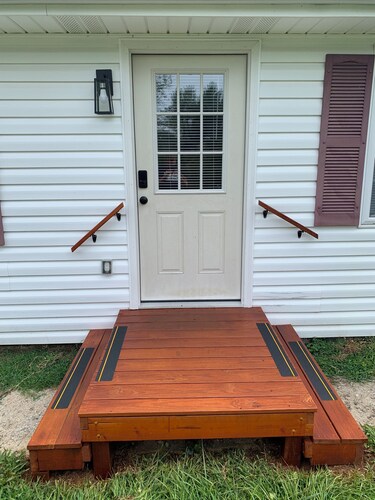 Cozy Home with over an Acre - November rates reduced!!!