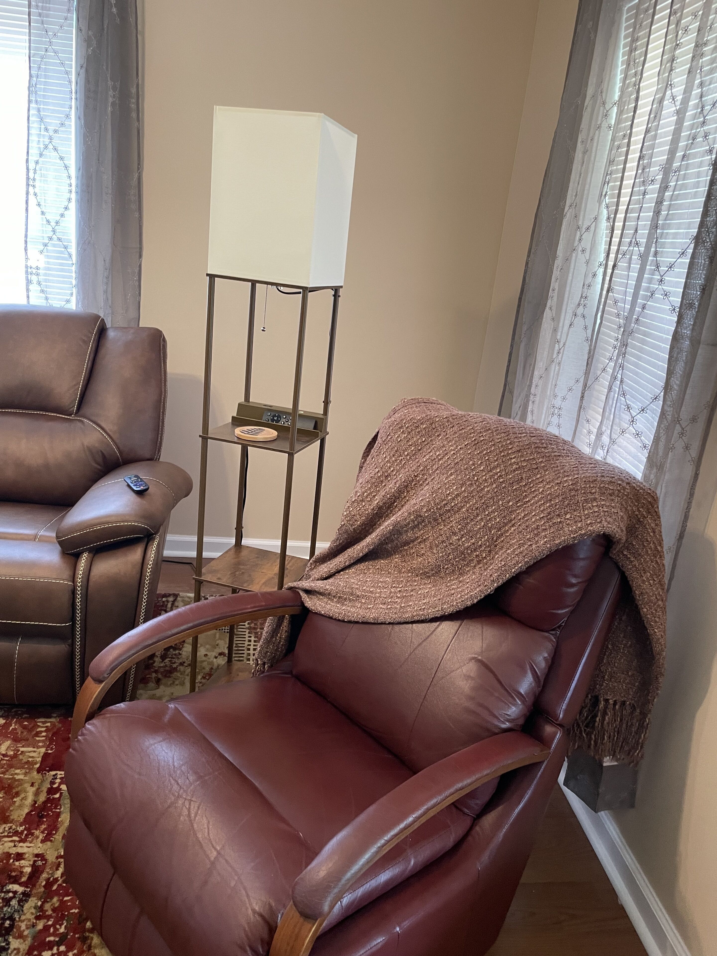 Cozy Home with over an Acre - November rates reduced!!!