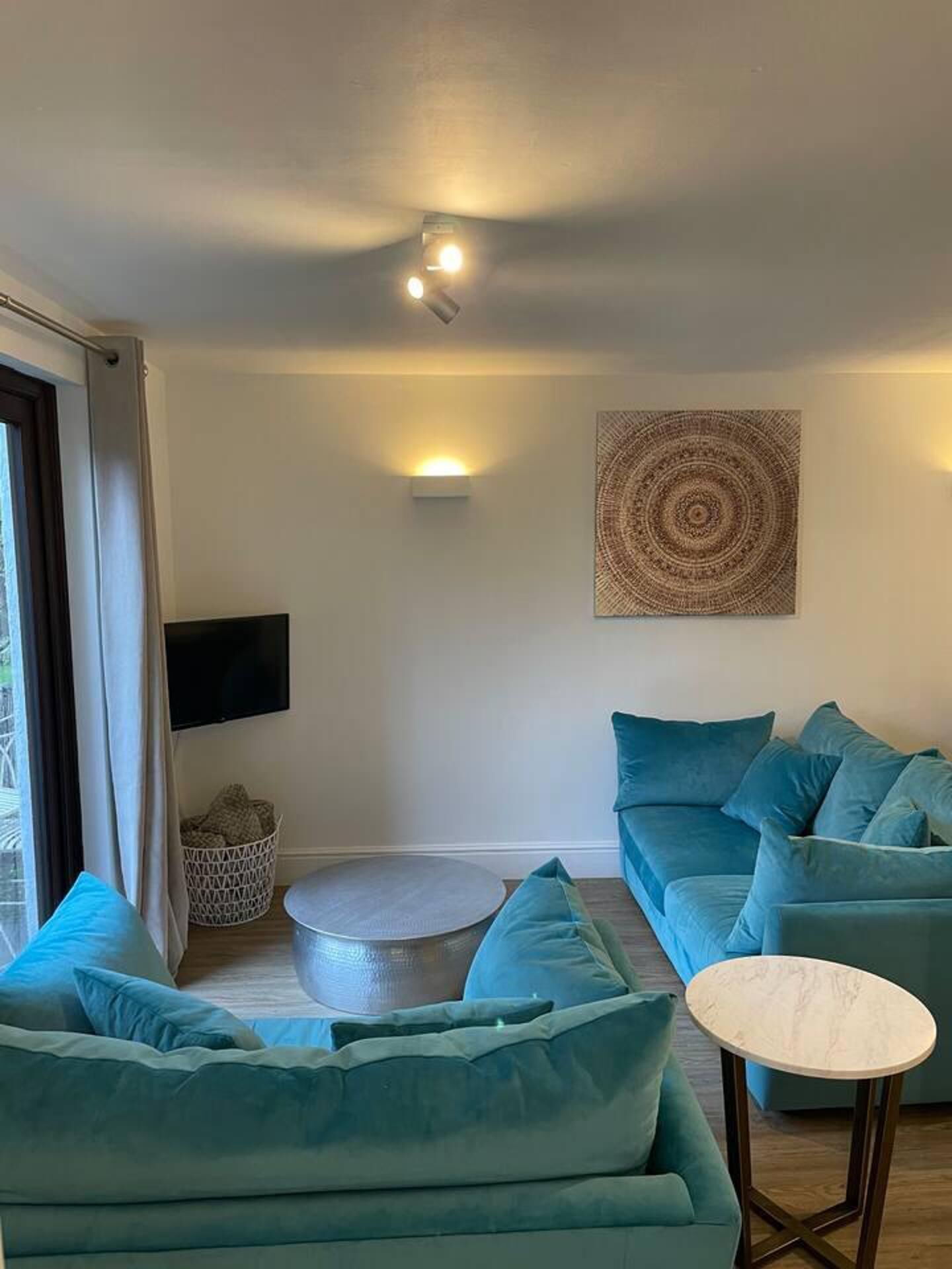 Apartment, Multiple Beds | Living area | Flat-screen TV