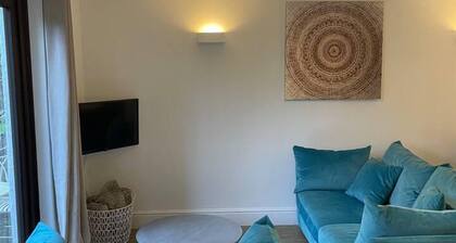 Gardenside, Free Private Parking