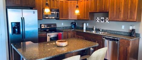 Refrigerador, microondas, horno y parrilla de estufa