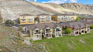 Exterior - B66-Cozy condo w/2 patios Sunserra Gorge shuttles (Quincy)