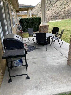 Outdoor dining - C16-2 Bedroom bungalow Golf Course Villa Sunserra (Quincy)