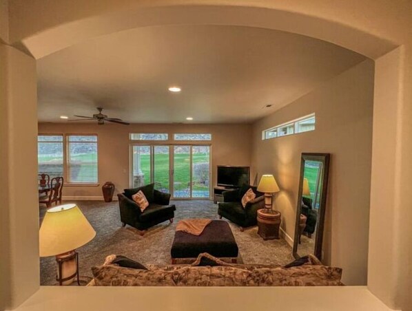 Smart TV - C16-2 Bedroom bungalow Golf Course Villa Sunserra (Quincy)