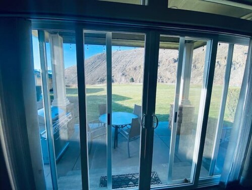 C17 Home by pool & Gorge shuttle