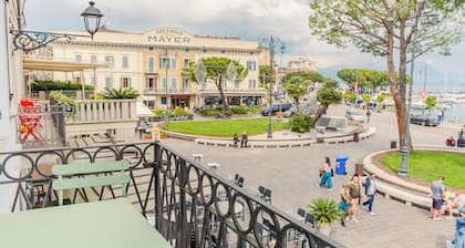 Romantic Coast View - One Bedroom Apartment, Sleeps 4