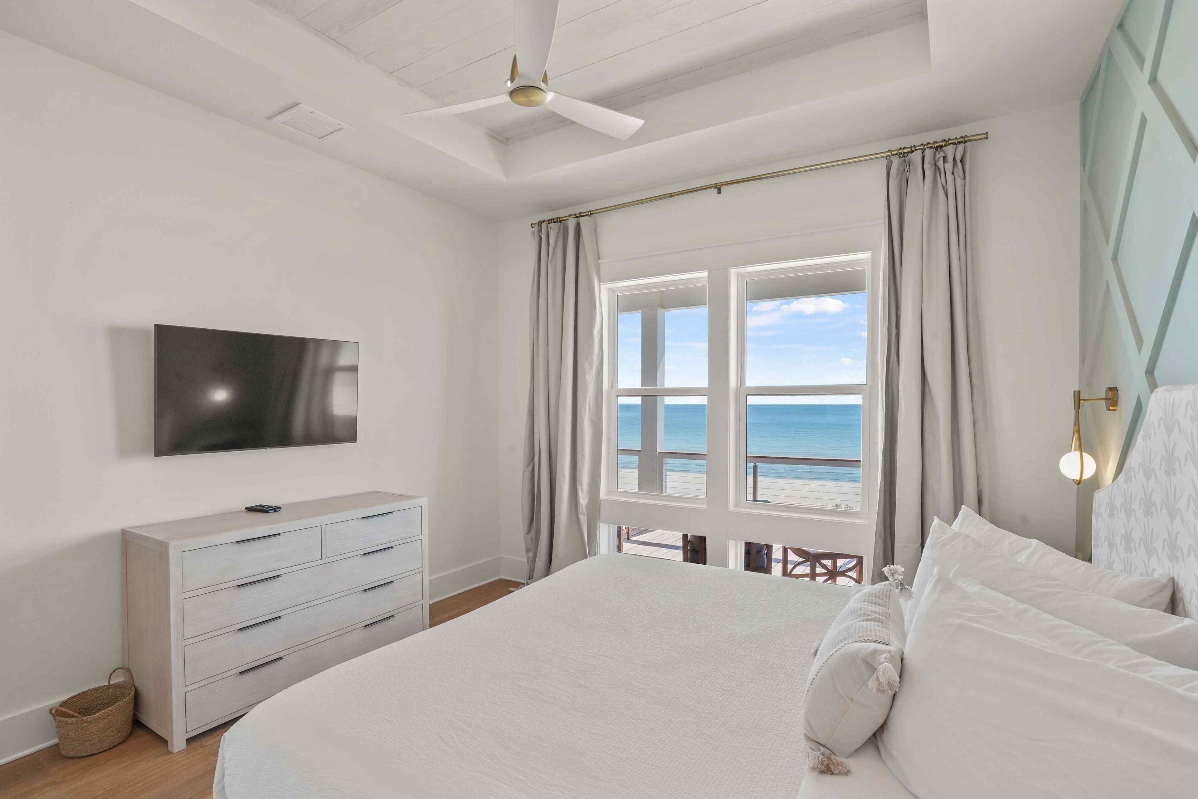 6 bedrooms, desk, free WiFi, bed sheets