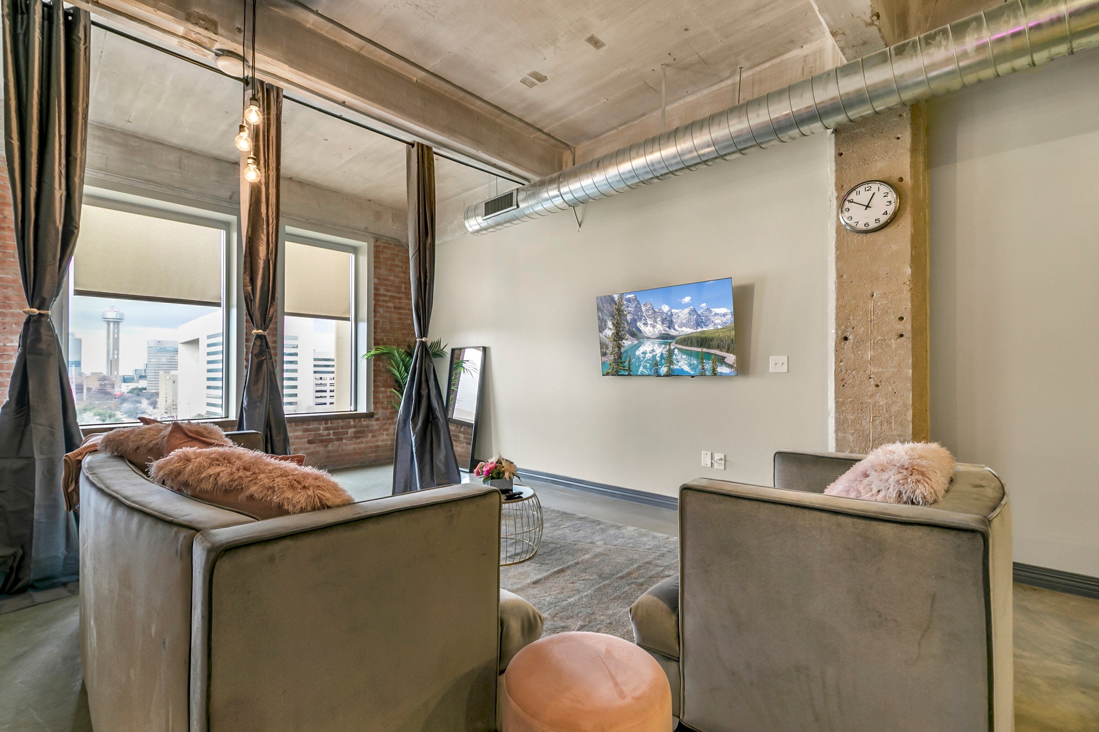 Amyfinehouse Stylish 2BR Loft in Downtown Dallas Pool+Downtown Views+Valet