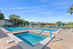 Et oppvarmet basseng