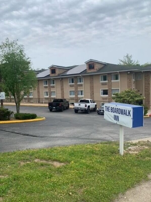 Front of property - The Boardwalk Inn (Branson)