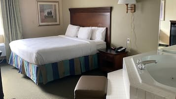 Luxury Single Room | 1 bedroom, laptop workspace, blackout curtains, iron/ironing board