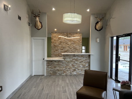 Recepción. Garden Inn & Suite