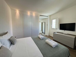 4 habitaciones, tabla de planchar con plancha y wifi gratis 