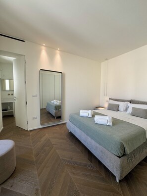 2 slaapkamers, een strijkplank/strijkijzer, gratis wifi, beddengoed