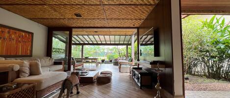 Villa | 4 bedrooms, free WiFi, bed sheets