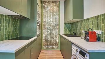 Fridge, microwave, oven, stovetop