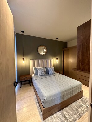 Monolocale panoramico | Biancheria da letto di alta qualità, copriletto in piuma, Wi-Fi gratuito