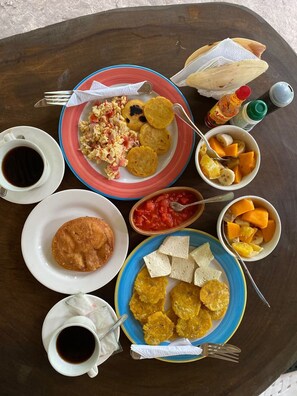 Free daily cooked-to-order breakfast - Eco Hotel bosque encantado (Rosario Islands)