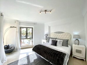 3 dormitorios, caja fuerte, tabla de planchar con plancha