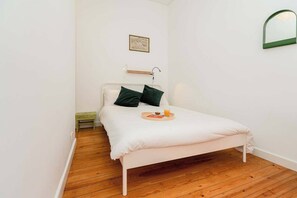 2 chambres, fer et planche à repasser, accès Internet, draps fournis