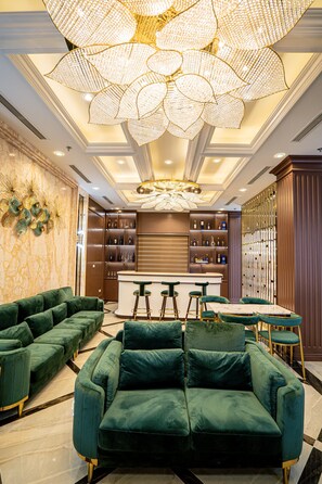 Lobby sitting area - Luxury Hotel (Van Giang)