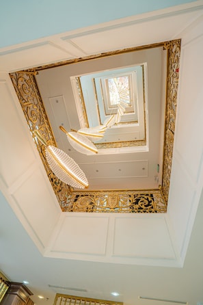 Exterior - Luxury Hotel (Van Giang)