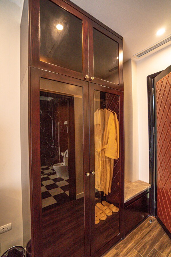 Quarto casal superior | Roupas de cama premium, edredons de pluma, frigobar, cofres nos quartos