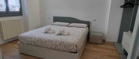 2 bedrooms, WiFi, bed sheets