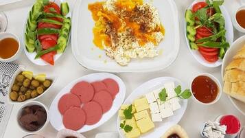 Daily local cuisine breakfast for a fee