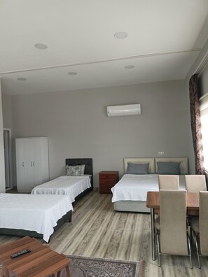 Kamar Quadruple Klasik | Tirai kedap cahaya dan kedap suara