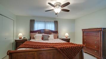 3 bedrooms, desk, iron/ironing board, travel cot