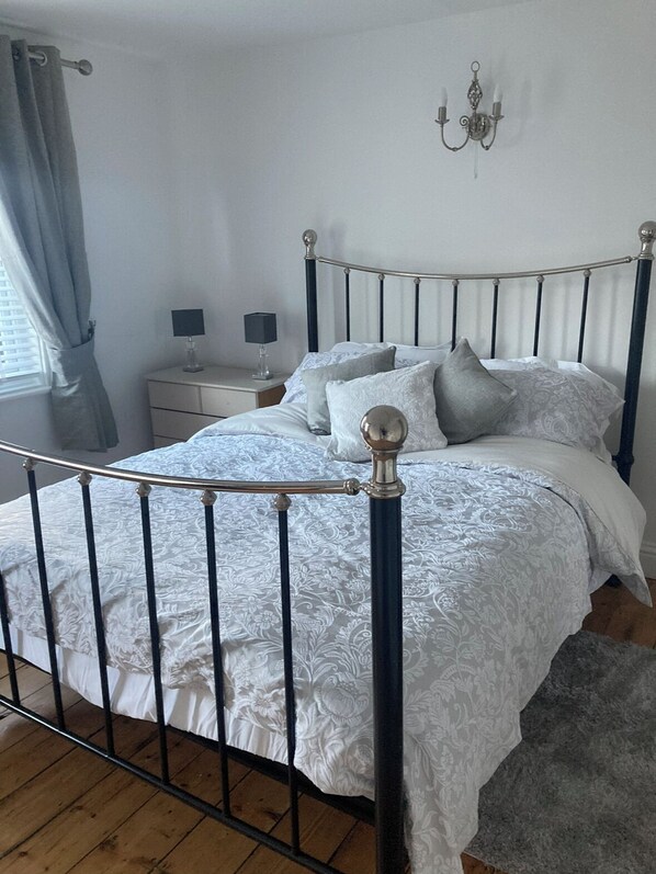 6 makuuhuonetta, silitysrauta/-lauta, vauvan matkasänky, ilmainen Wi-Fi