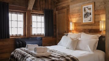 4 chambres, coffres-forts dans les chambres, fer et planche à repasser