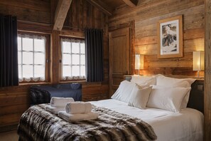 4 chambres, coffres-forts dans les chambres, fer et planche à repasser