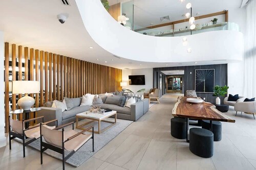 Amyfinehouse |Contemporary Studio Apt|Pool+Patio