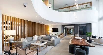 Amyfinehouse |Contemporary Studio Apt|Pool+Patio