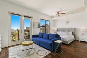 TV, peis, videospill og kontorer