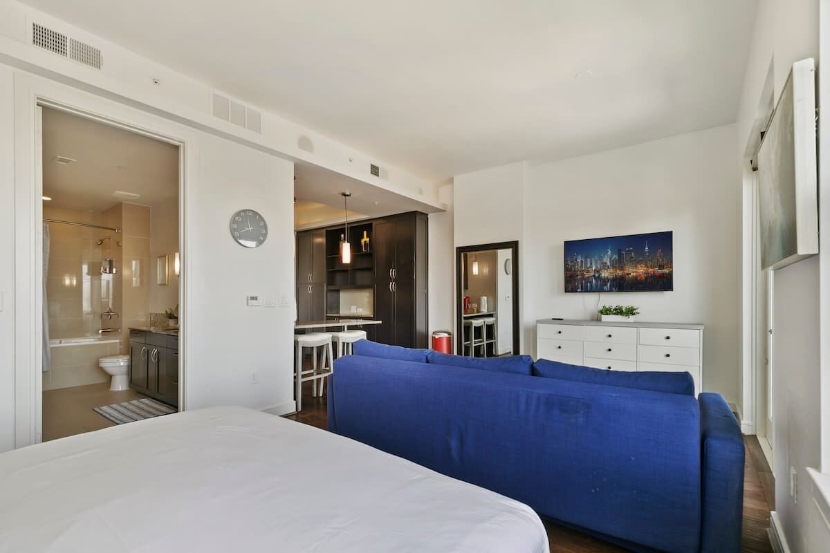 Strykejern/-brett, reiseseng for barn, wi-fi og sengetøy